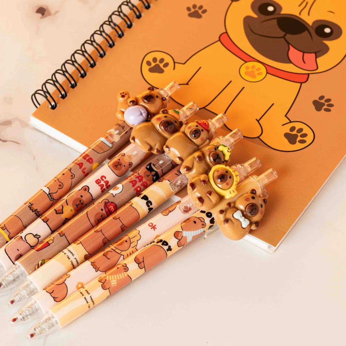 Lapiceras Retráctiles de Capibara Divertidas - Gorro Amarillo